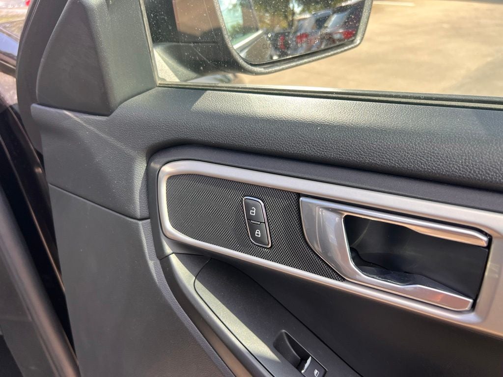 2020 Ford Explorer Base