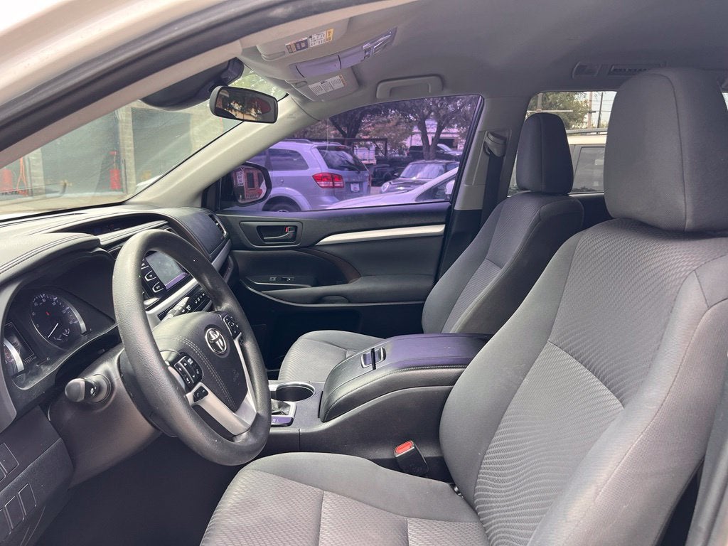 2019 Toyota Highlander LE