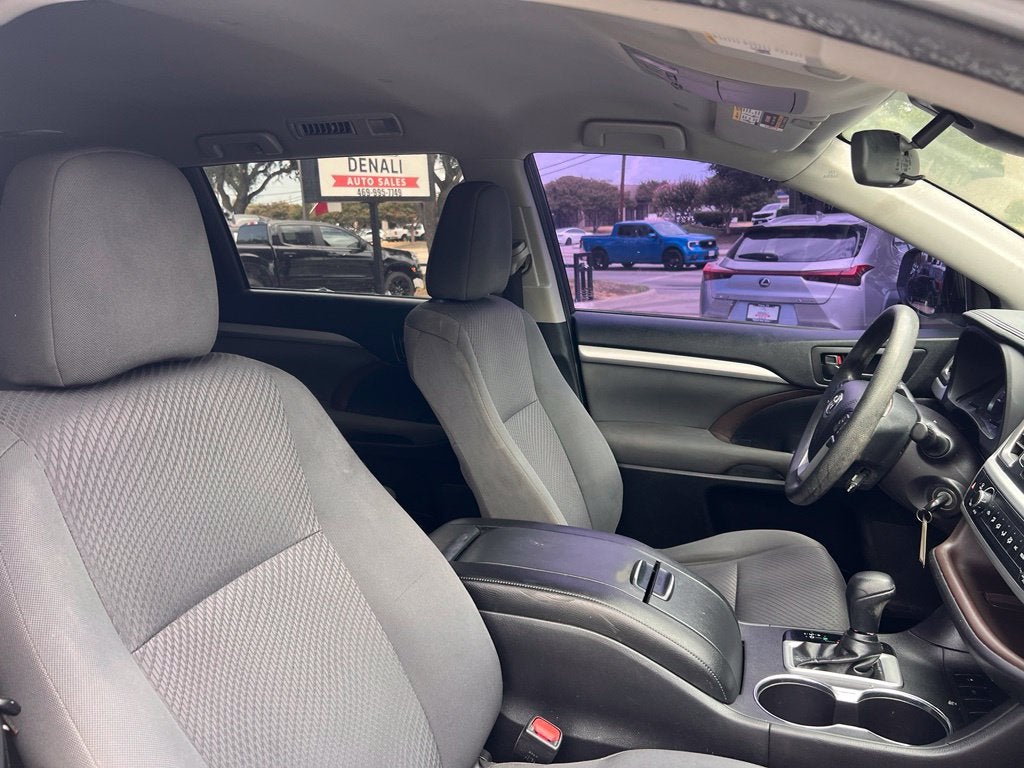 2019 Toyota Highlander LE