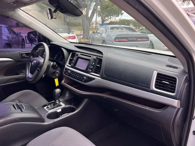 2019 Toyota Highlander LE