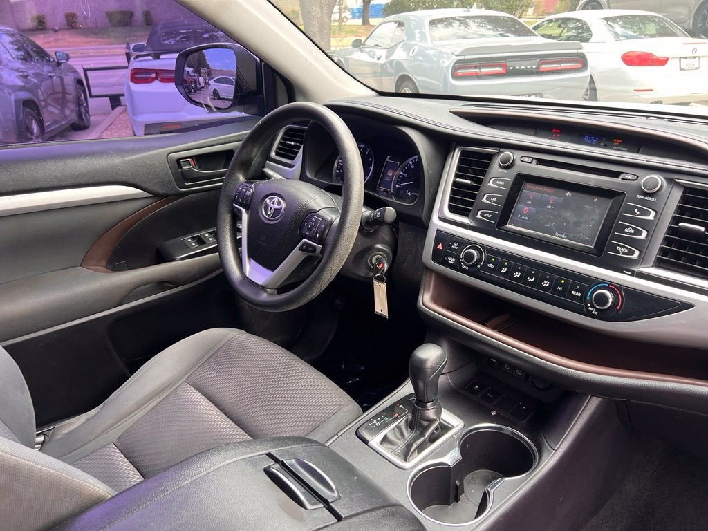 2019 Toyota Highlander LE