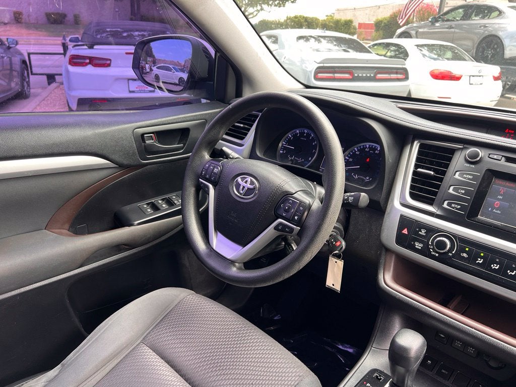 2019 Toyota Highlander LE