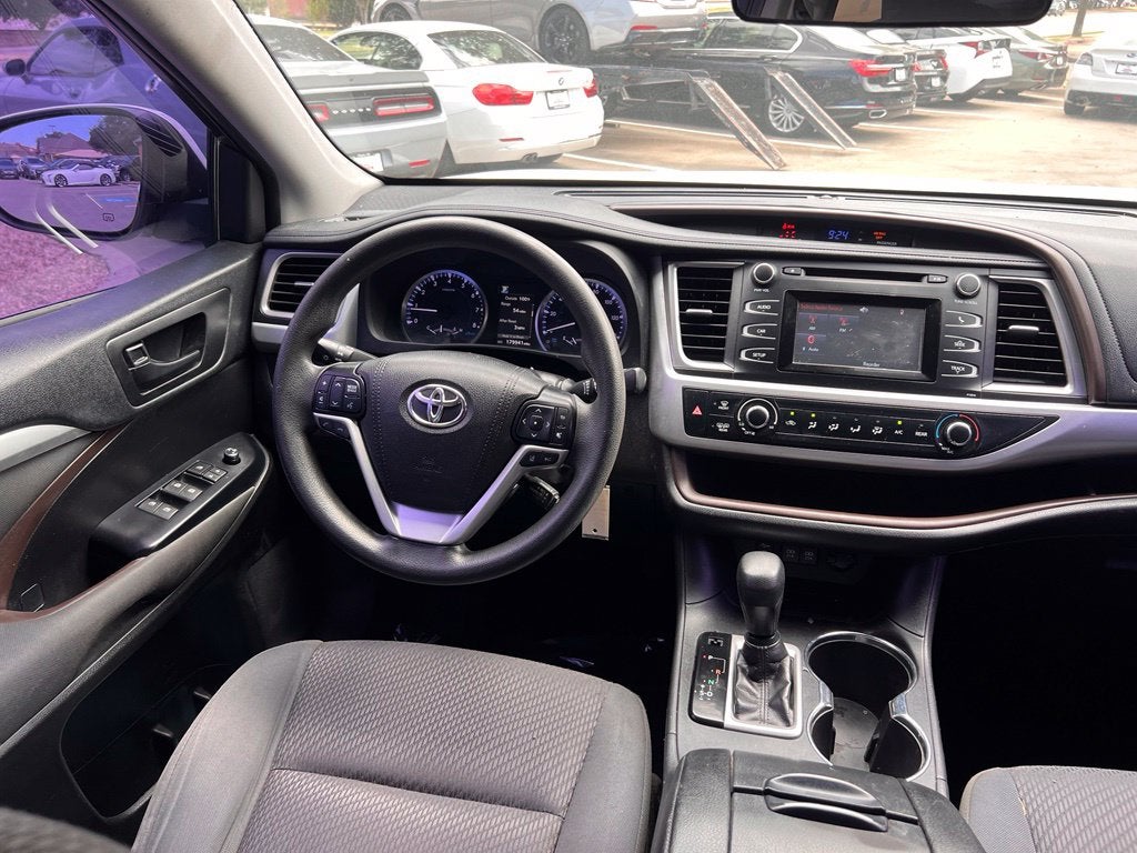 2019 Toyota Highlander LE