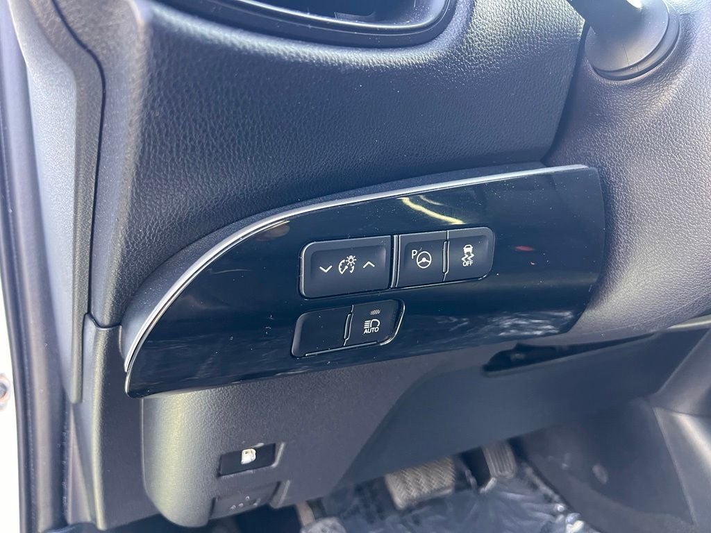 2021 Toyota Prius LE